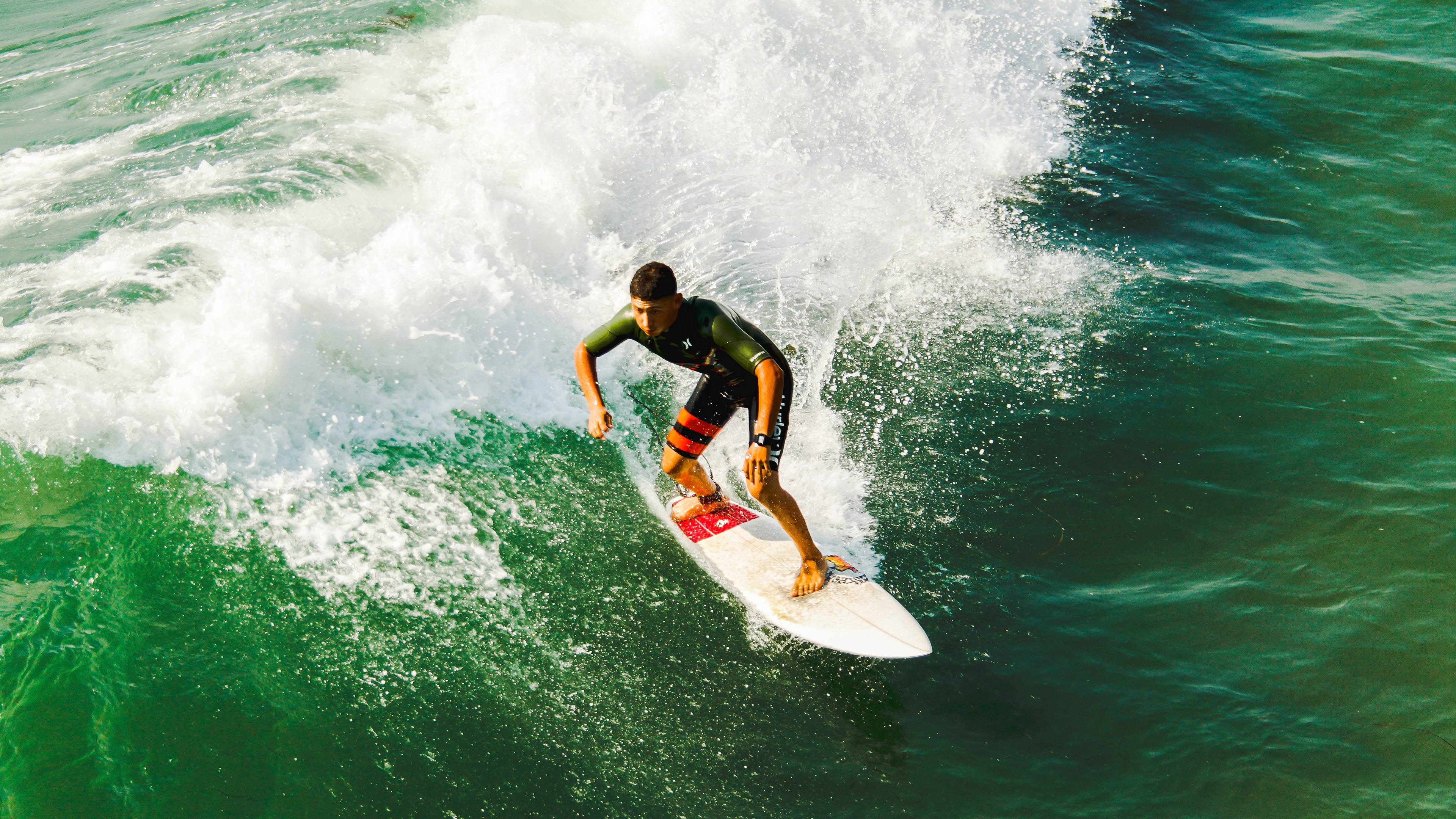韩国摔跤运动员在国际比赛中夺金，突破自我，韩国 摔跤选手