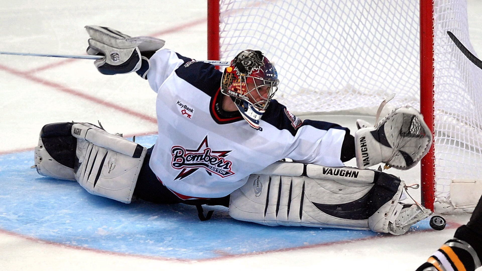 三线紧逼促成快速得分节奏，三线紧线示意图